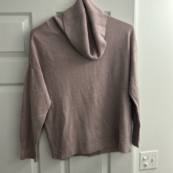 Grace women’s medium sweater - Picture 1 of 4